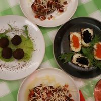 Bruschetta mit veganem Käse, Falafel und veganer Kaviar at Captain's Table in Terceira