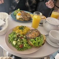 Hummus & avocado bagel with scrambled tofu #Veganuary at Cakester Cafe in Krakow