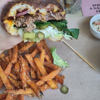 Beyond meat burger + batátové hranolky at VegGo Bistro in Zilina