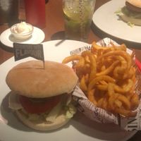 cooles lokal und mega feiner veganer moving mountain burger und curly fries und vegane mayo👍🏻☺️  at Oilers69 in Haiming