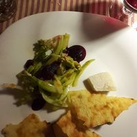 Insalatiera invernale con formaggi vegan at Bioristoro Cristo Re in Bienno