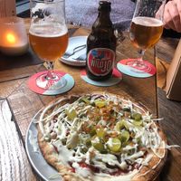 a small (sharing is caring menu) dirty vegan pizza with tomato sauce, seitan, cabbage, 3 (!!) types of onions (red, pickled & fried) + garlic sauce on top   at Otomat in Bruges