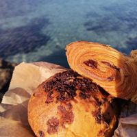 Brochette chocolat juste divine et pain au chocolat  at Oh Faon in Marseille