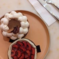 Framboisette (raspberries, lime and tarragon mousse) & Pecan Bueno (vanilla mousse, sticky caramel, pecan praline) 💛 at Oh Faon in Marseille