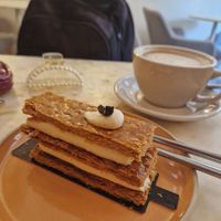 Mille-feuille et chaï latte at Oh Faon in Marseille