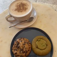 Chai latte / cookie chocolat / cookie pistache   at Oh Faon in Marseille