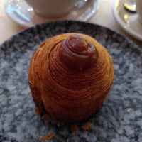 Pastry filled with vanilla cream and caramel on top at Oh Faon in Marseille