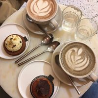 Chocolat chaud, hojicha late, milk et elote  at Oh Faon in Marseille