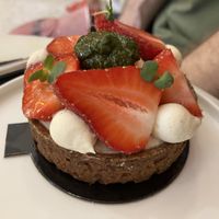 Gâteau à la fraise + basilic   at Oh Faon in Marseille