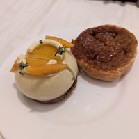 Aprikosen Tarte mit Thymian & Flan de Vanille at Oh Faon in Marseille