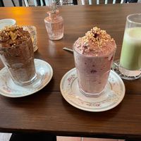 Chocolate Banana Oats and Raspberry Orea Oats at Café Frida in Ulm