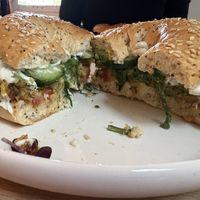 Breakfast Bagel mit Zucchini-Omlette (vegan)  at Café Frida in Ulm