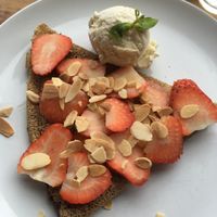 Vegan nutella and strawberry crêpes at Pipoca Vegan in South West London