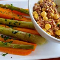 Chickpea curry and red rice with carrots and asparagus at Le Comptoir Nature in Le Somail