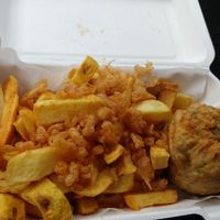 Mushy pea bomb, chips & scraps ♥️ at Capplemans Fish and Chips in Scarborough