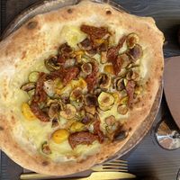 Pizza vegana  at Timilia in Palermo