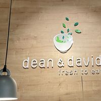 inside at Dean & David - Hauptbahnhof Express in Berlin