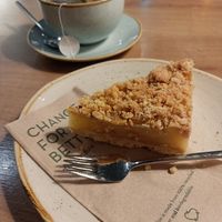 Green tea and a piece of granola apple pie at Dean & David - Hauptbahnhof Express in Berlin