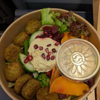 Falafel Tahini Salad - 3.5/5 at Dean & David - Hauptbahnhof Express in Berlin
