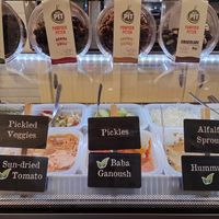 Thuis gemaakt vegan spreads at BetterBagels Bakery in Leiden