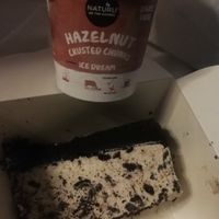 Vegan Oreo cheesecake and vegan hazelnut ice cream, both yummy at Veggie Heroes - Viktoriagade in Copenhagen
