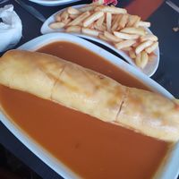 Cheesy baguette with vegan sausage at Spacos in Vila Praia De Ancora