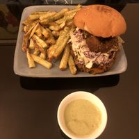 Fake pulled pork burger  at Armonia in La Paz