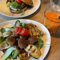 Flatbread with falafel and amazing Lentil burger  at Leut in Oost-vlieland