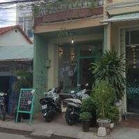 Store front at Avos & Mango in Hoi An