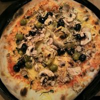 Pizza Sole mit Champignons statt Spinat at Diana in Cologne