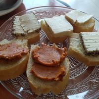 vegan cheeses at Pasteleria Serra in Gandia