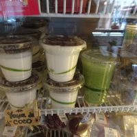 coconut yoghurt with granola at Mercado Verde - Sarandi in Montevideo