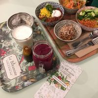 Choix de trois bols en combo demi portion + jus detox betteraves + lait soya moussé avec matcha-kale + volcano aux pommes et brownies au chia avec sauce cajous  at Le Botaniste - Soho in New York City