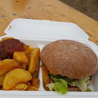 burger & fries at Qourgette Food Truck in Ledeberg
