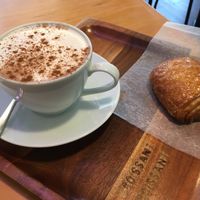 Almond chai latte & vegan chocolatine at Croissant Croissant in Montreal