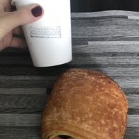 Cappuccino au lait de coco et chocolatine vegan 🤩👌🏻 at Croissant Croissant in Montreal