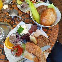 Kleines vegane Frühstück und oben das große vegane Frühstück at Cafe Animo in Ulm