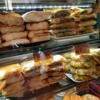 Vegan options in cabinet clearly labelled at Papas Elvira in Granada