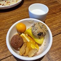 Some sweet items at Sù Mǎn Xiāng 素满香 - Wujiaochang in Shanghai