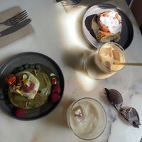 Matcha pancakes and cinnamon roll  at Comoba in Lisbon