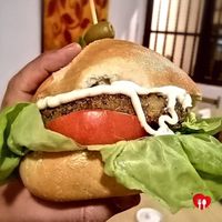 Creo que son las hamburguesas veganas más ricas que he probado. at Namaste Coffee in Lima