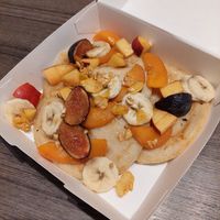 Pancakes with fruits and maple syrup at Amour Patisserie Vegetale in Nice