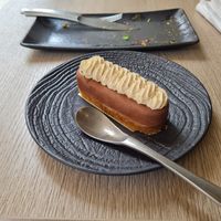 Snickers cake at Amour Patisserie Vegetale in Nice