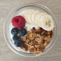 Yogurt & granola at Amour Patisserie Vegetale in Nice