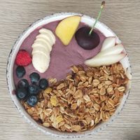 Smoothie bowl at Amour Patisserie Vegetale in Nice