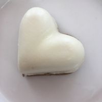 Coeur pistache framboise   at Amour Patisserie Vegetale in Nice