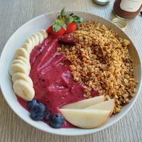 Smoothie bowl at Amour Patisserie Vegetale in Nice