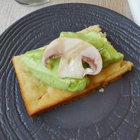 Avocado toast at Amour Patisserie Vegetale in Nice