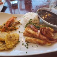 Tofu ropa vieja at Cuba's Cookin' in Oranjestad