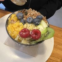 Bol iogurt grec   at Almazen Cafe in Sevilla